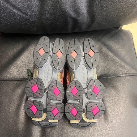 New Balance 9060 Rich Oak Burgundy - Picture 2 of 10